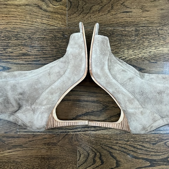 Elie Tahari Suede Heel Booties Size 40 (9) - Picture 5 of 8